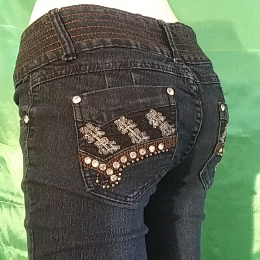 Skinny stretchy jeans. Size 5. Super cute.